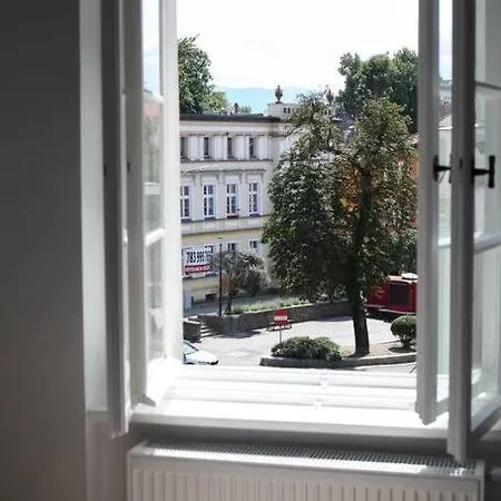 Authentic And Spacious Flat In Jelenia Gora