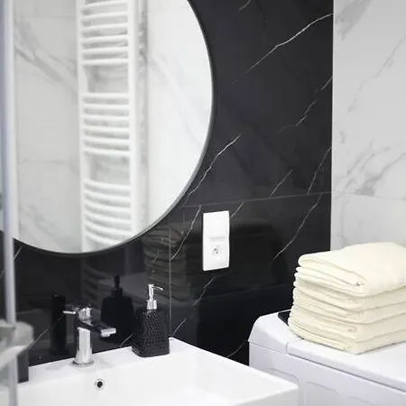 Authentic And Spacious Flat In